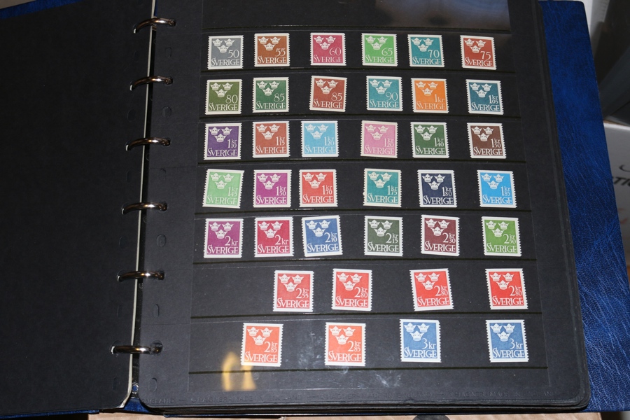 Tre visirpärmar mest xx dubbletter ca 1940-tidigt 2000-tal. Ojämnt besatt, men med hyggligt nominalvärde (oräknat) de sista 30 åren. Inga rabattmärken.