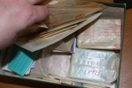 Parti häften ca 1940-2000 med en del ej kompletta i början, men sedan en hel del i en liten låda. Bl.a. ingår 130 frimärken "brev" och 30 frimärken "julpost". 