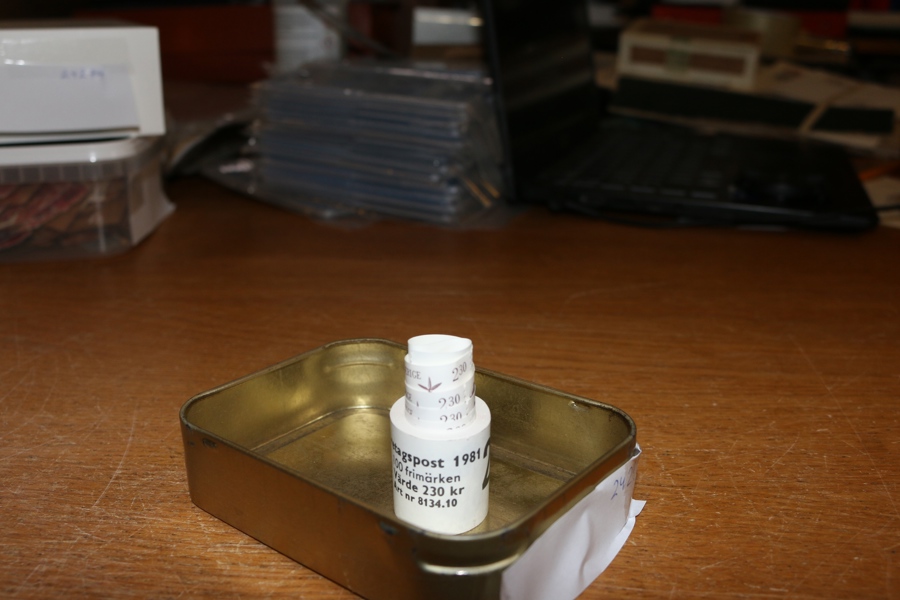 100-rulle företagspost. Högt frankeringsvärde.