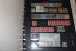 Stor flyttlåda med bl.a. stpl samling ringtyp-1970-tal med flera BC-CB-par t.ex. slottet. Vidare finns en xx samling 1940-70-tal i två pärmar, ytterligare en enklare stpl samling, kartotek i 2 lådor.