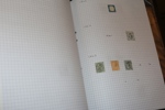 Stor flyttlåda med ett tiotal pärmar. Bl.a. samling Tyskland inkl stater, samling Spanien i två album med en hel del äldre, Indien och samväldet, en del brev och kort bl.a. äldre vykort Frankrike m.m.