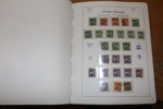 Omfattande samling 1855-2020 i tre välfyllda Leuchtturm-album med kassetter. En nästintill komplett samling, åtminstone fram till millennieskiftet, därefter med luckor och ibland stpl ersatt med xx.