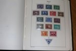 Samling 1800-tal fram till 1999 i album med fickor, därefter i visirpärm fram till ca 2020 (senare år glesare). Med flera bättre märken t.ex. fintandade aurvalörer inkl 5 aur blå ostämplat.