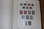 Samling 1800-tal fram till 1999 i album med fickor, därefter i visirpärm fram till ca 2020 (senare år glesare). Med flera bättre märken t.ex. fintandade aurvalörer inkl 5 aur blå ostämplat.