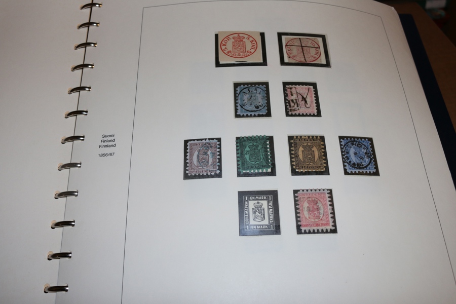 Samling 1856-2010-tal varav fram till 1998 i ett SAFE-album, sedan i visiralbum. Startar med luckfyllare av F2 10 kopek oval. Sedan flera grovtandade i sedvanlig varierande kvalitet, en 32p Köpenhamn