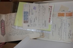 Två mindre kartonger med blandat bältespännarmaterial, bl.a. många stämpelkvitton/dokument, reklammärken, lokalpost, tändsticksetiketter, majblommor osv. Svårt att beskriva, men mycket att gå igenom!