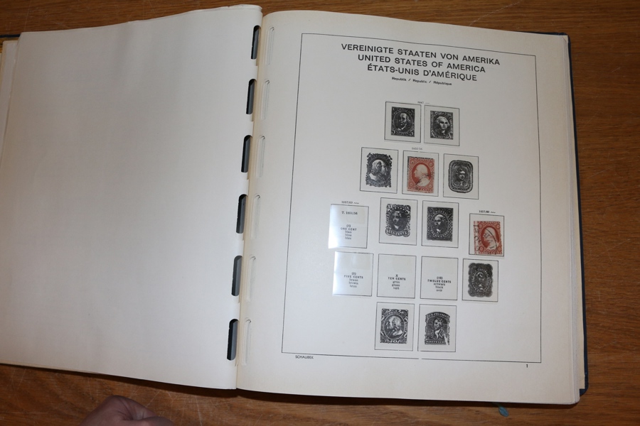 USA. Enklare samling klassiskt-1940-tal i ett fräscht Schaubekalbum med fickor. Blandad kvalitet, ej närmare genomgånget.