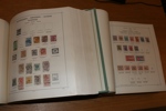EUROPA. Samling i två decimetertjocka Schaubek-album klassiskt-1940. Med en del lite bättre märken, ojämnt besatt och en del urplockat, men fortfarande tusentals märken och bra geografisk spridning.