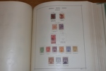 EUROPA. Samling i två decimetertjocka Schaubek-album klassiskt-1940. Med en del lite bättre märken, ojämnt besatt och en del urplockat, men fortfarande tusentals märken och bra geografisk spridning.