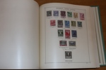 EUROPA. Samling i två decimetertjocka Schaubek-album klassiskt-1940. Med en del lite bättre märken, ojämnt besatt och en del urplockat, men fortfarande tusentals märken och bra geografisk spridning.