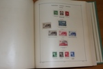 EUROPA. Samling i två decimetertjocka Schaubek-album klassiskt-1940. Med en del lite bättre märken, ojämnt besatt och en del urplockat, men fortfarande tusentals märken och bra geografisk spridning.