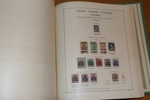 EUROPA. Samling i två decimetertjocka Schaubek-album klassiskt-1940. Med en del lite bättre märken, ojämnt besatt och en del urplockat, men fortfarande tusentals märken och bra geografisk spridning.