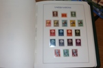 FN. Omfattande postfrisk samling både New York, Geneve och Wien i tre välfyllda Leuchtturmalbum med fickor. New York 1951-88, Geneve 1969-2006, Wien 1979-2019. Även två serier UNTEA 1962.