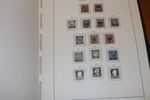 Fin stämplad samling i fräscht Leuchtturmalbum med fickor. Innehåller en del bättre som Alltinget och luftpost, Block 1 m.m. Samlat fram till 1995.