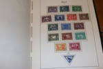 Fin stämplad samling i fräscht Leuchtturmalbum med fickor. Innehåller en del bättre som Alltinget och luftpost, Block 1 m.m. Samlat fram till 1995.