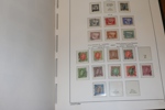 Fin stämplad samling i fräscht Leuchtturmalbum med fickor. Innehåller en del bättre som Alltinget och luftpost, Block 1 m.m. Samlat fram till 1995.