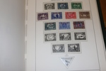 Fin stämplad samling i fräscht Leuchtturmalbum med fickor. Innehåller en del bättre som Alltinget och luftpost, Block 1 m.m. Samlat fram till 1995.