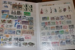 Insticksalbum praktstämplat 1960-80-tal, mycket block och enheter men även singelmärken. Hundratals objekt.