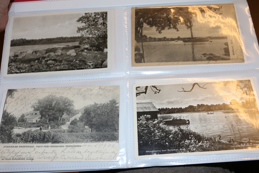 Stockholms omgivningar. Samling äldre och nyare från Blidö till Österskär. 133 olika i en plastfickspärm.