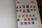 EUROPA. Mindre flyttlåda med ett tiotal album, bl.a. samlingar Österrike och Frankrike, samt spridda skurar från många länder i "bland-album". Se några exempelbilder.