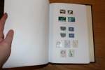 Samling 1856-2010 på blad monterat för hand. Med många bättre märken och serier, bland annat 25 skillingar. På 1900-talet även en del trevliga försändelser, samt en del tjänste och lösen.