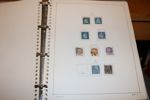 Välfylld samling stämplat/ostämplat med flera skillingar inkl 6+8 sk bco (blandad kvalitet) och några luckfyllare, vapentyp öre i dubbel uppsättning, svart+brunt lokalmärke, 3 öre lejon typ 1 m.m.