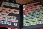 Lagerparti stämplat 1855-1996 i två välfyllda, 64-sidiga insticksböcker. Med flera bättre märken som 4 sk bco och 17 öre lejon, massor med vapen och ringtyp m.m. Tusentals märken!