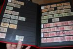 Lagerparti stämplat 1855-1996 i två välfyllda, 64-sidiga insticksböcker. Med flera bättre märken som 4 sk bco och 17 öre lejon, massor med vapen och ringtyp m.m. Tusentals märken!
