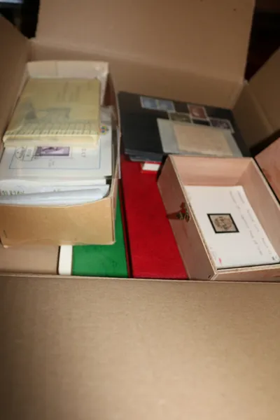 Parti intressant material, bl.a. Tyskland (Reich) med xx sammanstegspar, Bayern m.m. i album. Även en låda danska och norska frimärkshäften och lite annat.