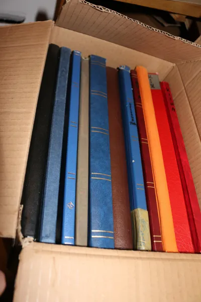 ASIEN. Parti i 12 insticksalbum, bl.a. två album KINA. Se bildexempel.