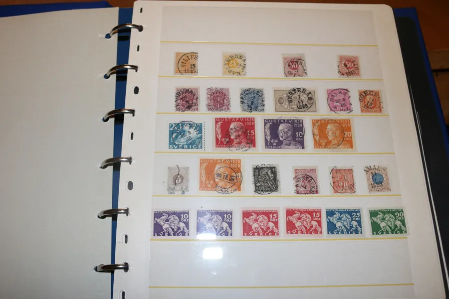 Visiralbum blandat Sverige stämplat/ost/xx med en del bättre märken som 4 sk bco, BC-par, en hel del fina stämplar, varianter. Blandad kvalitet. Även (x) förekommer.