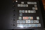 RINGTYP. Stämpelsamling 12 öre ringtyp sorterad på A-Ö i visiralbum. Både tandning 14 och 13 blandat. Inga dyra men mestadels rättvända stämplar inkl prakt och många olika.
