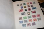 Parti hela världen med samling NORDEN i album, bl.a. Sverige x/xx Kongress och Förening till 1 krona m.m. Dessutom en mängd olika länder på blad och i askar/påsar, mestadels äldre material.