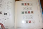 Trevlig mindre samling fram till 1977. Med 4+8 skilding i bl.kval. Därefter bättre, från 1900 nästan enbart x/xx. Efter 1930 är nästan alla bättre märken utan stämplar xx, så det är fint material. 