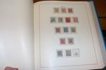 Trevlig mindre samling fram till 1977. Med 4+8 skilding i bl.kval. Därefter bättre, från 1900 nästan enbart x/xx. Efter 1930 är nästan alla bättre märken utan stämplar xx, så det är fint material. 