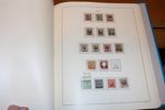 Trevlig mindre samling fram till 1977. Med 4+8 skilding i bl.kval. Därefter bättre, från 1900 nästan enbart x/xx. Efter 1930 är nästan alla bättre märken utan stämplar xx, så det är fint material. 