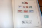 Trevlig mindre samling fram till 1977. Med 4+8 skilding i bl.kval. Därefter bättre, från 1900 nästan enbart x/xx. Efter 1930 är nästan alla bättre märken utan stämplar xx, så det är fint material. 