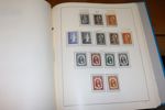 Trevlig mindre samling fram till 1977. Med 4+8 skilding i bl.kval. Därefter bättre, från 1900 nästan enbart x/xx. Efter 1930 är nästan alla bättre märken utan stämplar xx, så det är fint material. 