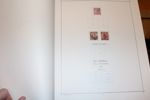 Samling i gammalt specialiserat Wennberg-album med vapentyp öre överkomplett, en del ringtyp i nyanser m.m. Även hyfsat avsnitt bandmärken m.m. men inga par. 