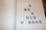 Samling i gammalt specialiserat Wennberg-album med vapentyp öre överkomplett, en del ringtyp i nyanser m.m. Även hyfsat avsnitt bandmärken m.m. men inga par. 