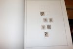 Samling i gammalt specialiserat Wennberg-album med vapentyp öre överkomplett, en del ringtyp i nyanser m.m. Även hyfsat avsnitt bandmärken m.m. men inga par. 