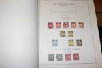 Samling i gammalt specialiserat Wennberg-album med vapentyp öre överkomplett, en del ringtyp i nyanser m.m. Även hyfsat avsnitt bandmärken m.m. men inga par. 