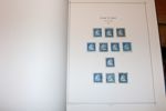 Samling i gammalt specialiserat Wennberg-album med vapentyp öre överkomplett, en del ringtyp i nyanser m.m. Även hyfsat avsnitt bandmärken m.m. men inga par. 