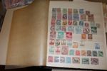 BELGIEN. Samling/parti klassiskt och fram till ca 1970-tal på en stor mängd lösa blad och ett insticksalbum. Ger ett lite rörigt men spännande intryck, finns säkert fyndchanser här!