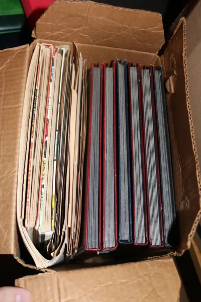 POLEN. Parti med sex insticksalbum och en bunt lösa blad från gamla album. Ett av mig ogenomgånget parti som säkert kan ge en stunds underhållning. Se en del bilder för egen bedömning.