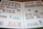 SPANIEN. Dubblettsamling stämplat klassiskt-1999 i elva insticksalbum. Enklare karaktär men mycket material. Även en plastficka med många postfriska helark.
