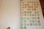 ÖSTERRIKE. Spännande kontorspärm med många klassiska märken, tidningsmärken m.m. samlat fram till 20-talet. Se bildexempel!