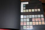 NEDERLÄNDERNA. Stort parti/samling i 10 tjocka insticksböcker klassiskt-semimodernt inkl en del bättre märken. Ofta många ex av varje märke så det är väldigt mycket material. 