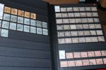 NEDERLÄNDERNA. Stort parti/samling i 10 tjocka insticksböcker klassiskt-semimodernt inkl en del bättre märken. Ofta många ex av varje märke så det är väldigt mycket material. 