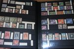 NEDERLÄNDERNA. Stort parti/samling i 10 tjocka insticksböcker klassiskt-semimodernt inkl en del bättre märken. Ofta många ex av varje märke så det är väldigt mycket material. 